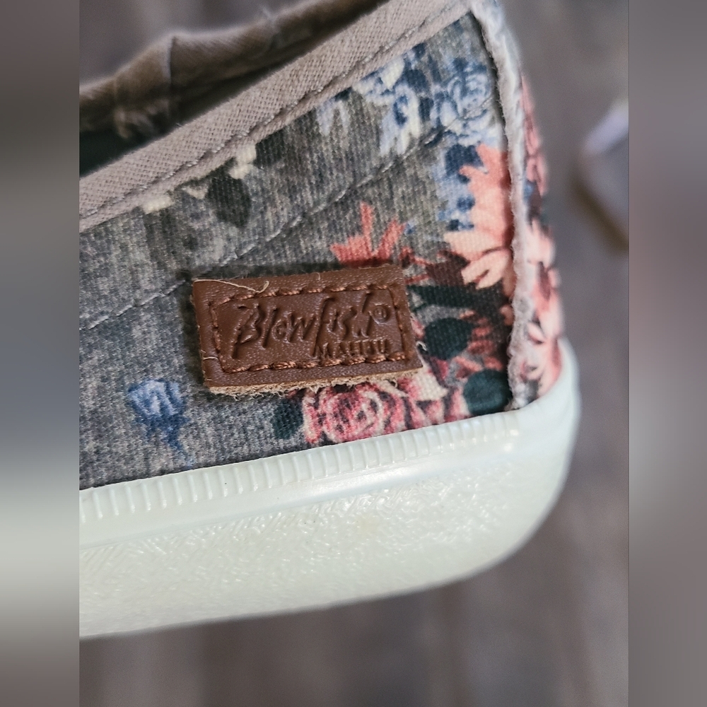 Blowfish Malibu Sneaker Womens Size 7.5M Lacey Mariachi Elastic Detail Slip On - Picture 4 of 5
